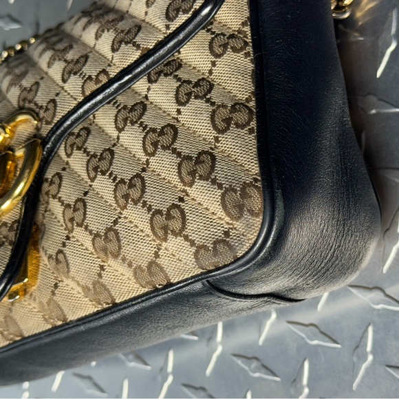 Gucci Marmont Flap Bag in Black - Picture 7 of 11